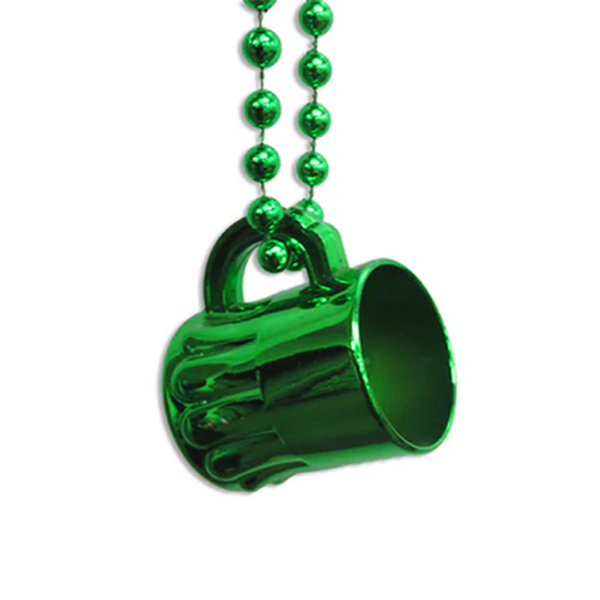 Collar de San Patricio con vaso de shot verde