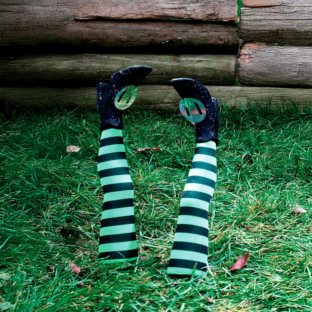 Decoracion para jardin piernas de bruja con lineas verdes - Imagen 2